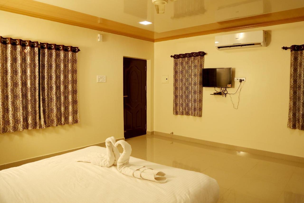 Royal Nature Resort Pollachi Exterior photo