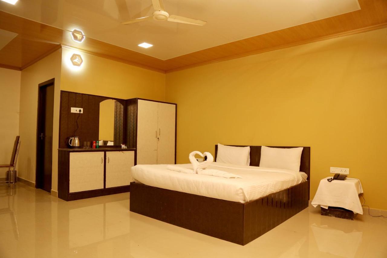 Royal Nature Resort Pollachi Exterior photo