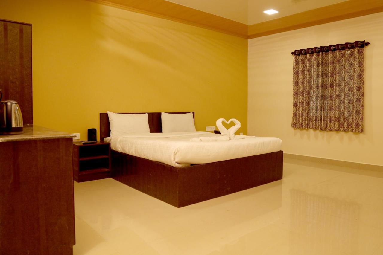 Royal Nature Resort Pollachi Exterior photo